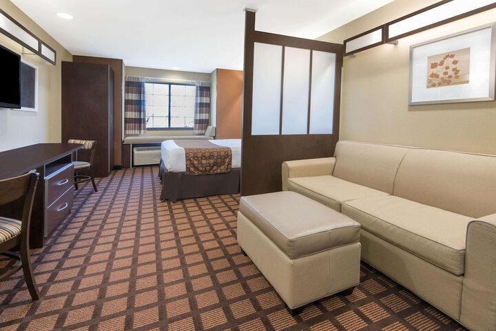 1 Queen Bed (2 of 13)