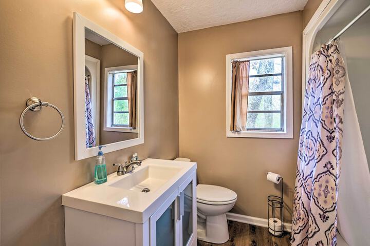 Charming Gadsden Home w / Golf Course Views!