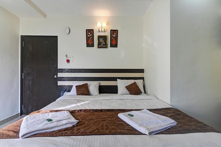 Room 5 of 32