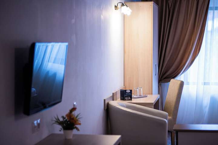 Room 16 of 90