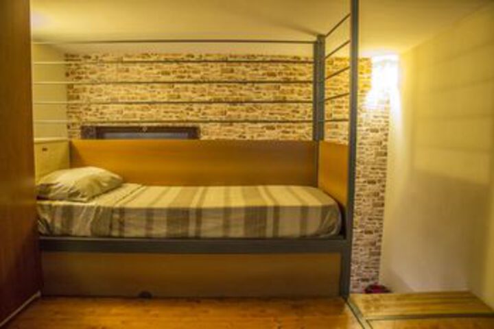 Room 33 of 160