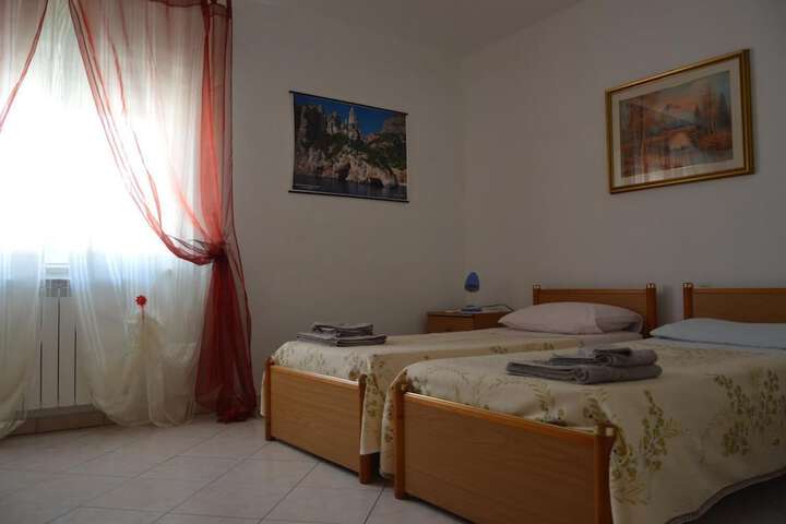 Room 14 of 34