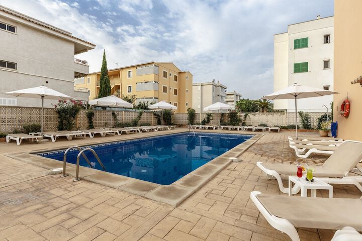 Hotel Pool