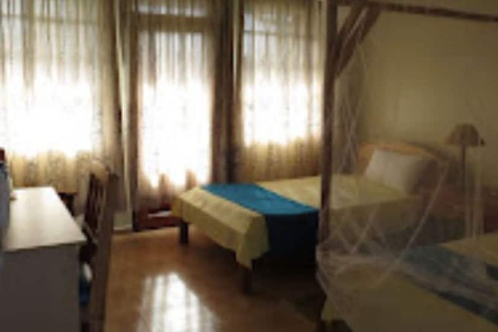 Room 5 of 12
