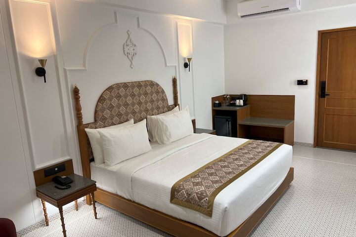 Room 3 of 70