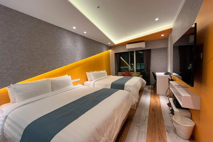 Room 8 of 14