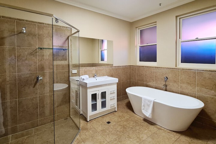 Room 16 of 23