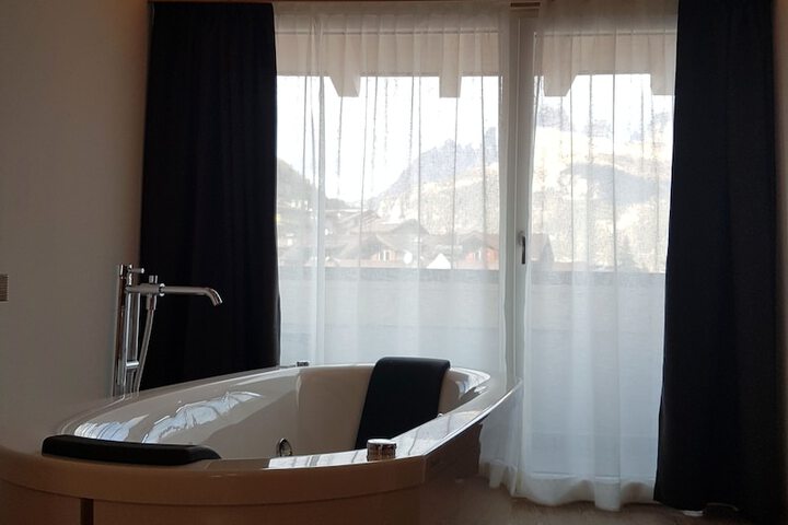 Room 11 of 49