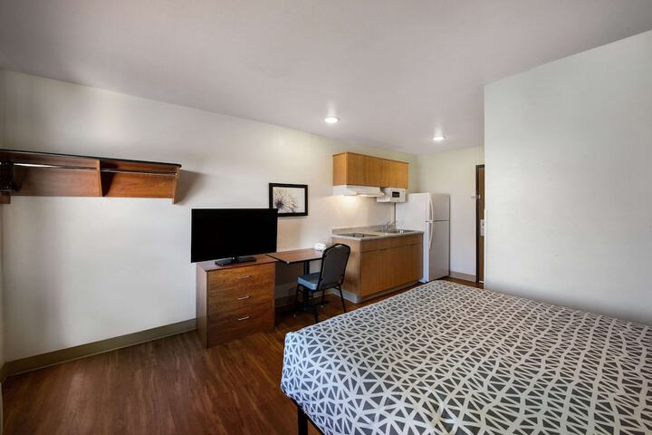 Standard Double Bed (6 of 16)