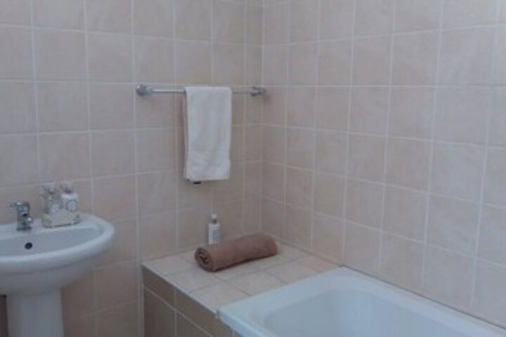 Room 100 of 171