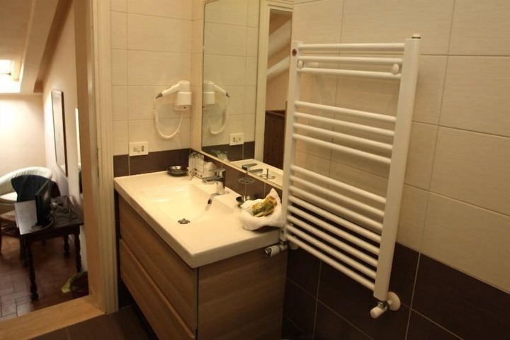 Room 60 of 87