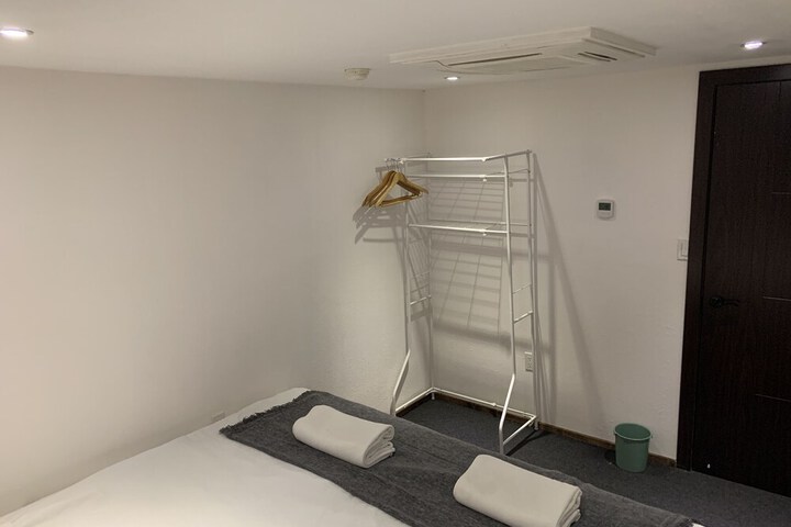Room 9 of 48
