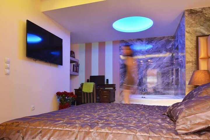 Room 7 of 48