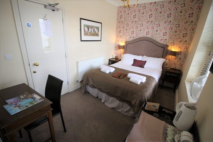 Room 3 of 62