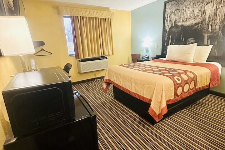 1 Queen Bed (20 of 23)