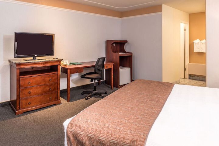Standard | King Bed (13 of 15)