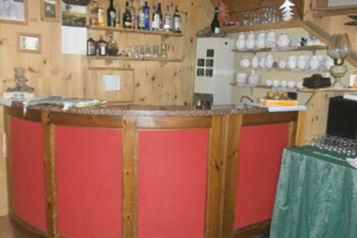 Lounge 17 of 17