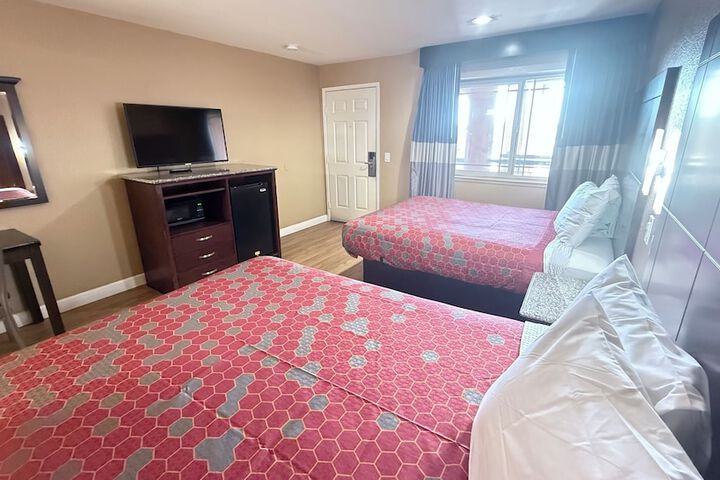 2 Queen Beds (4 of 10)
