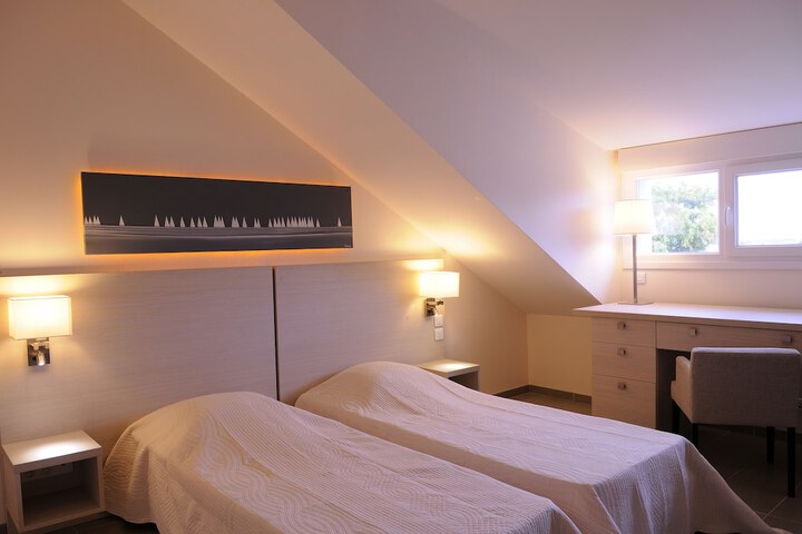 Room 2 of 30