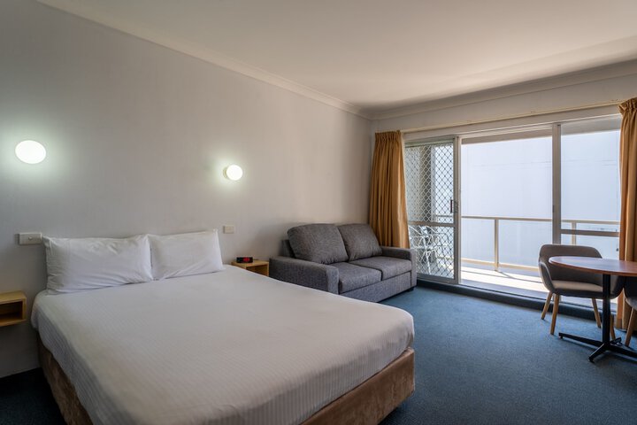 Room 28 of 66