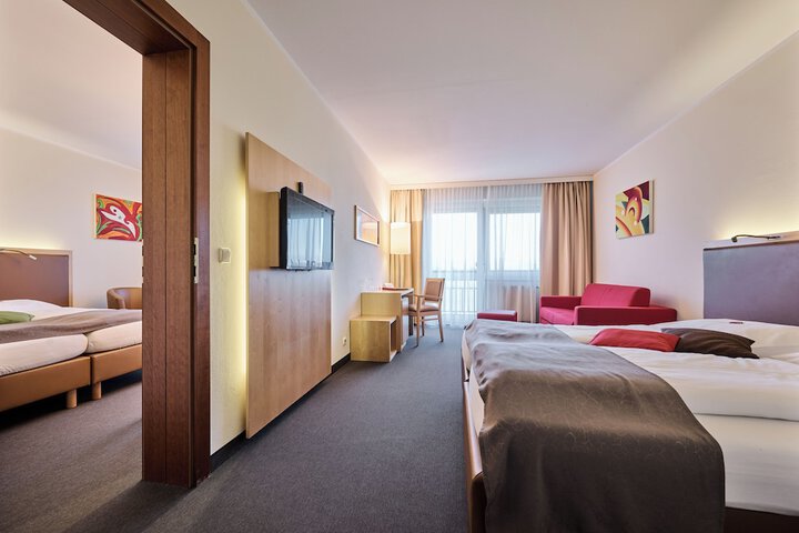 Room 7 of 74