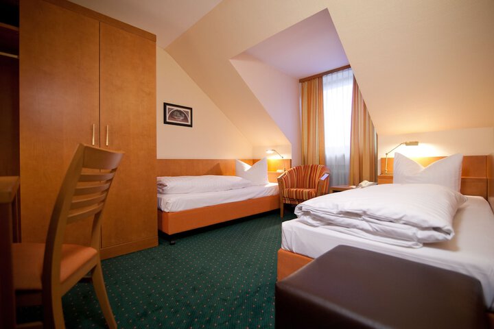 Room 17 of 33
