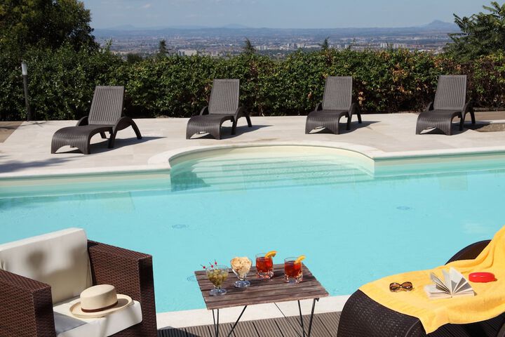 Hotel Pool