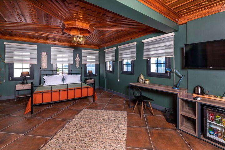 Room 2 of 58