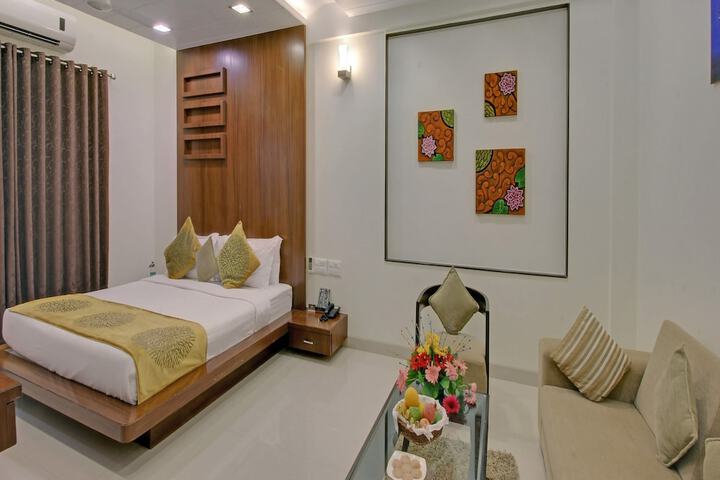 Room 26 of 170