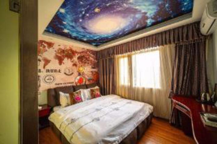 Room 4 of 6
