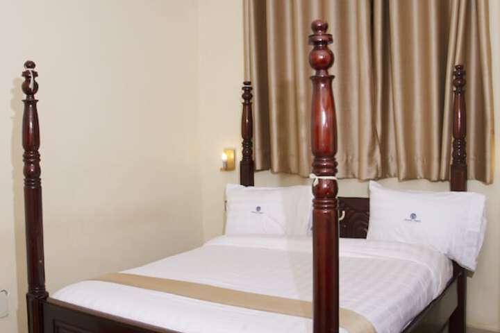 Room 9 of 30