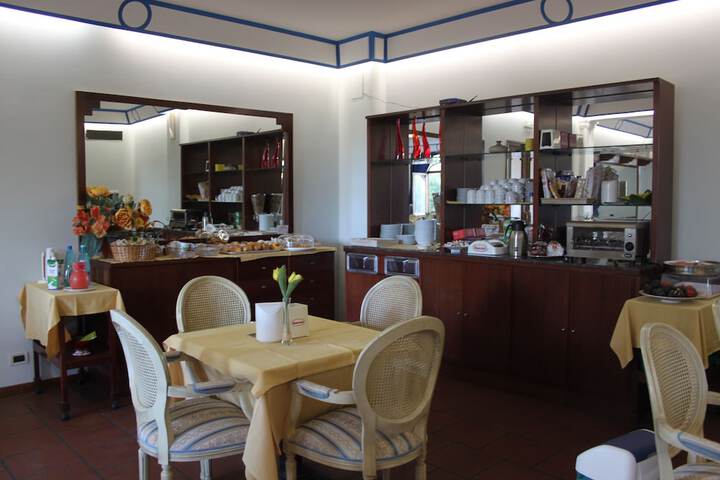 Breakfast area