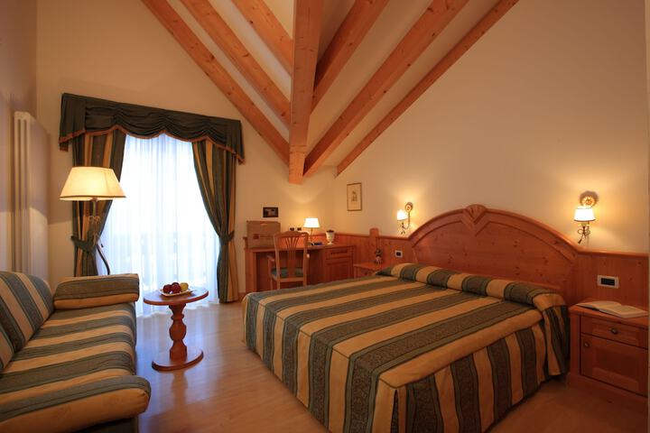 Room 15 of 33