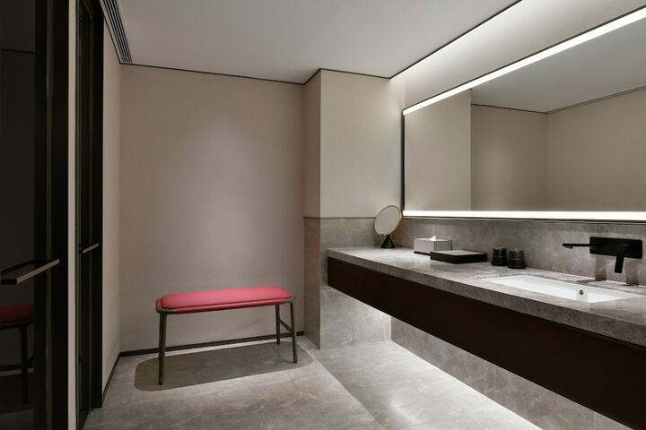 Room 26 of 46