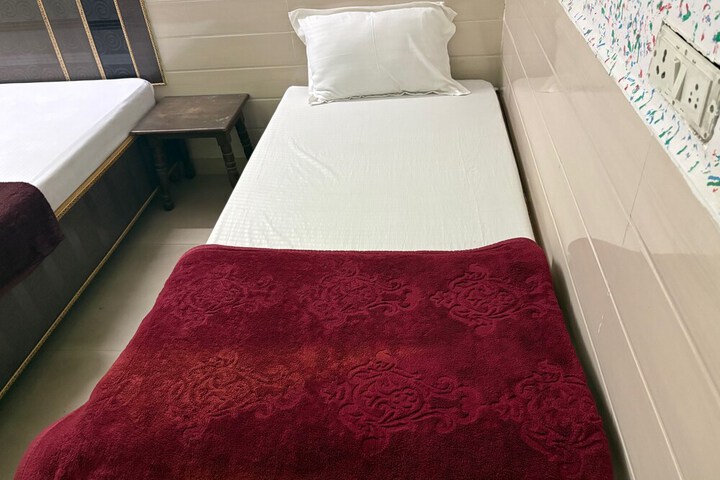 Room 10 of 15