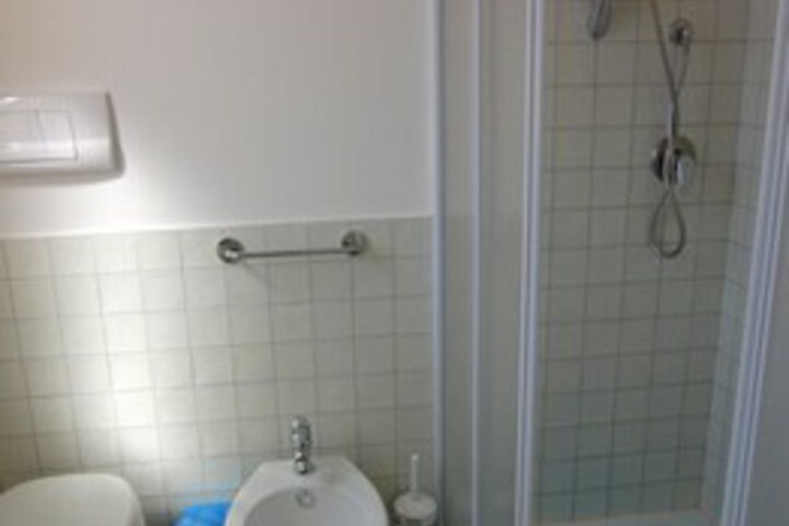 Room 2 of 40