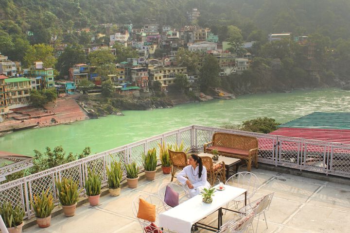Hotel Ishan a Riverside Retreat