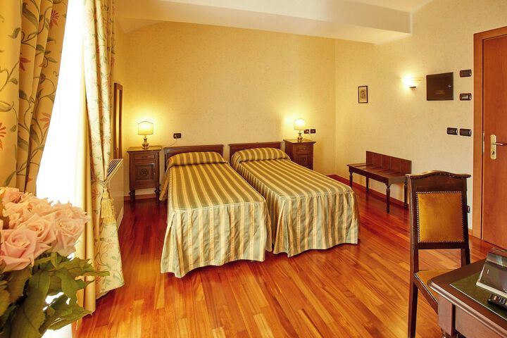 Room 45 of 96