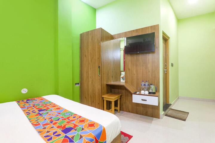 Room 2 of 33