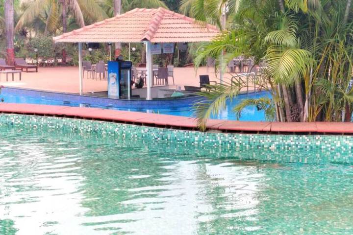Pools & Facilities