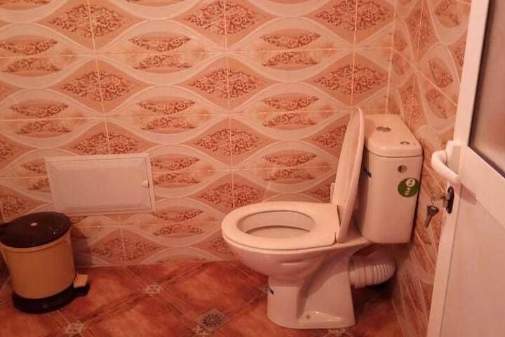 Room 8 of 11