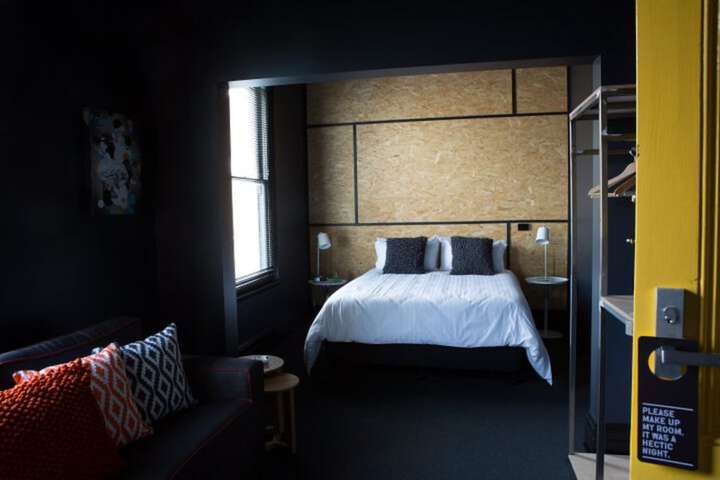 Room 6 of 37
