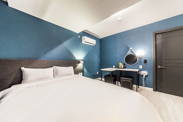 Room 6 of 21