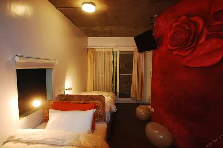 Room 22 of 82