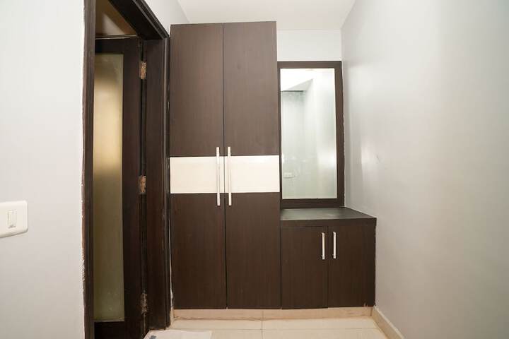 Room 17 of 28