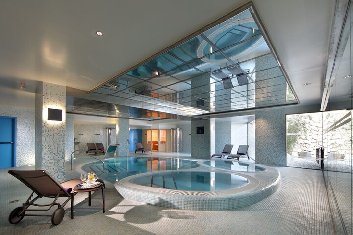 Hotel Pool