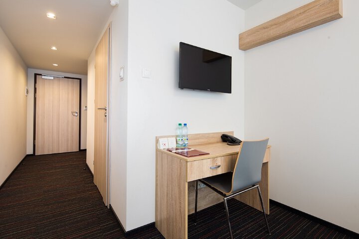 Room 13 of 38
