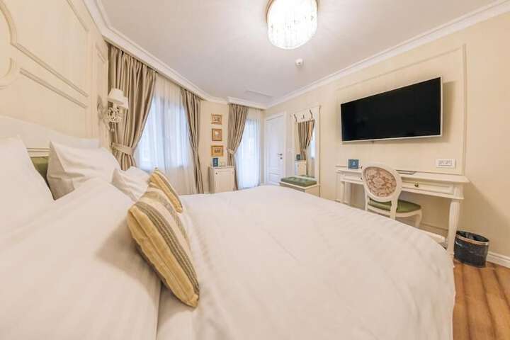 Room 3 of 27