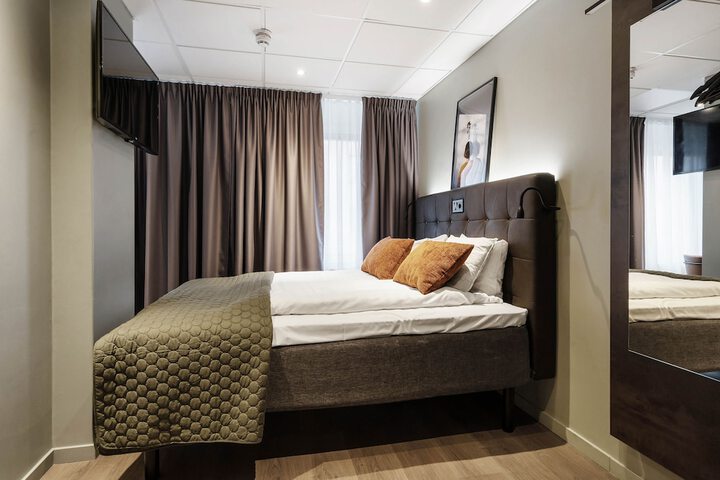 Room 44 of 115