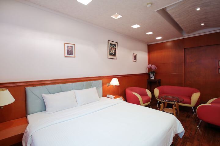 Room 27 of 74